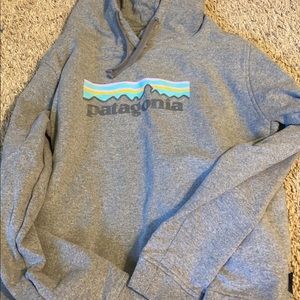 Patagonia worn twice - size medium- smoke free home
